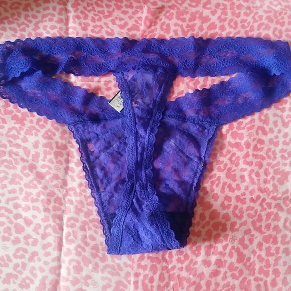 victoria's Secret Duo Of Dainty Lacey Thongs - Picture 5 of 8